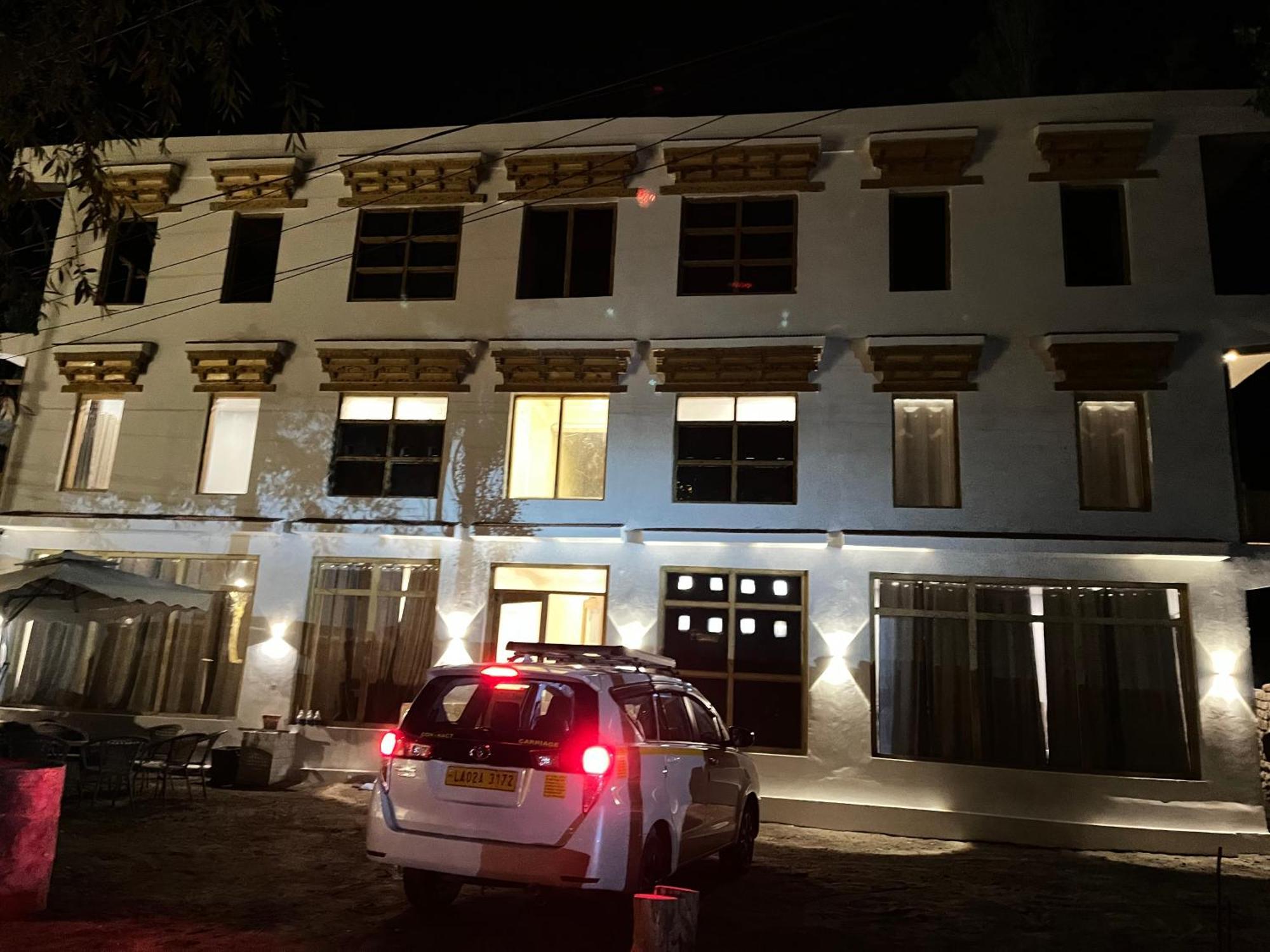 Hotel Honey Bee Leh Zewnętrze zdjęcie